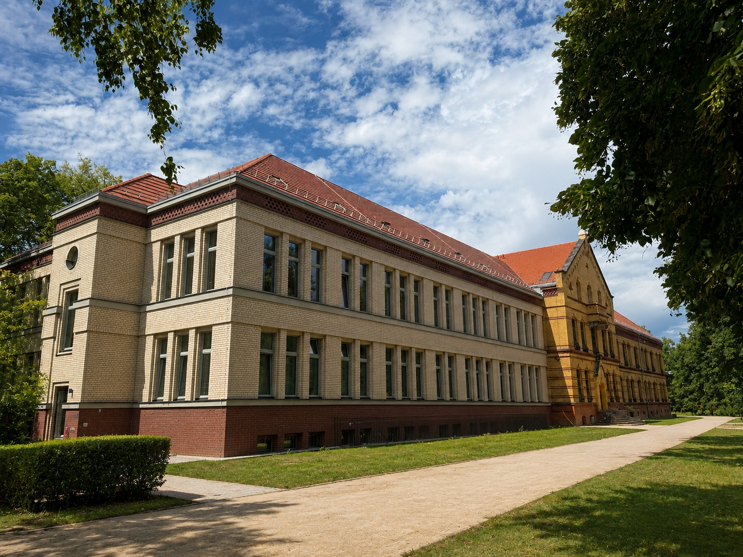 /site-assets/images/UKB-Berlin-1.png